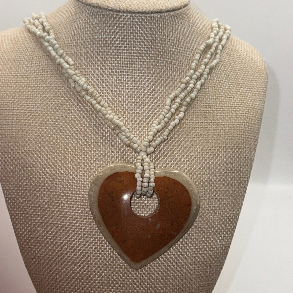 Natural stone Heart Pendant Necklace with Cream Beads